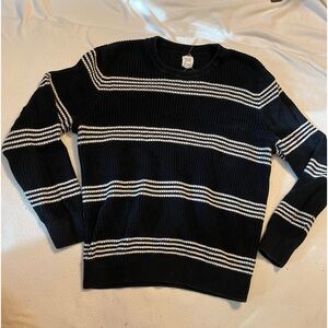 White and black stripped Gap sweater